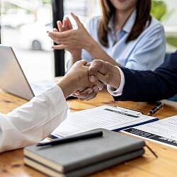 Transparente Unternehmensdarstellung für Bewerbende